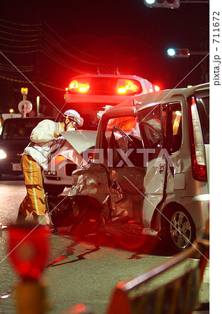 夜の交通事故 711672