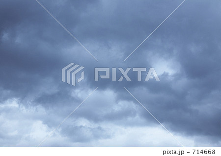 迫る黒雲 714668