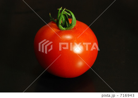 716943