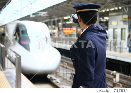 717854