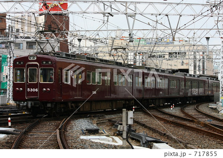 717855