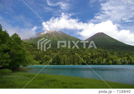 オンネトーと雌阿寒岳と阿寒富士 718840