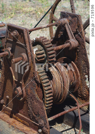 錆び付いた巻き上げ機 719596