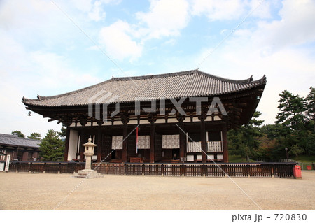 奈良・興福寺の東金堂 720830