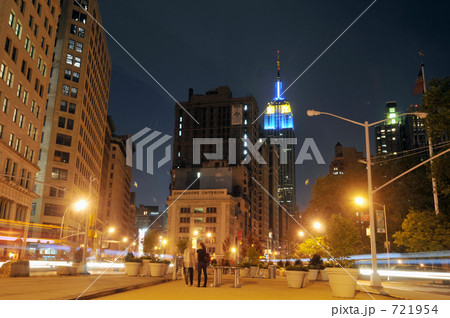 夜の 5th Avenue & Broadway 721954