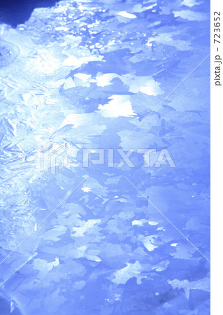 氷 723652