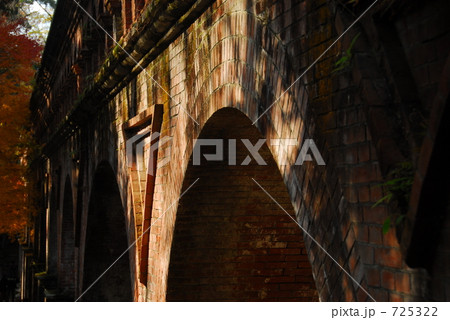 京都・南禅寺の水路閣（水道橋） 725322