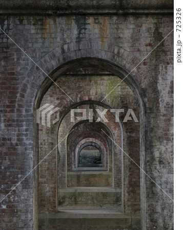 京都・南禅寺水路閣　橋桁の意匠 725326