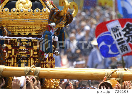 担ぎ手たちの心は熱く 726103