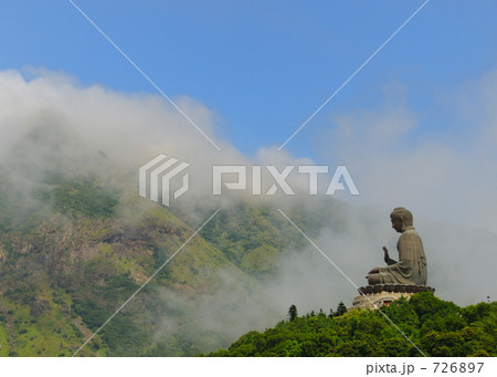 山の上の仏像 726897