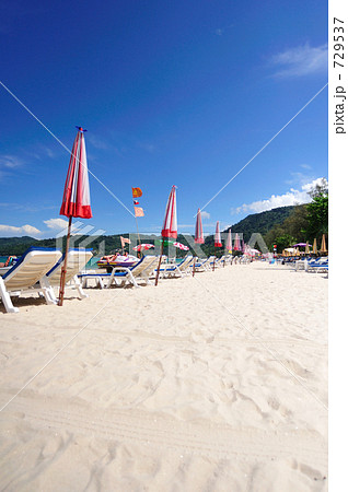 青空とビーチチェア 729537
