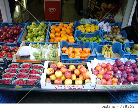 ヨーロッパの果物屋 729555