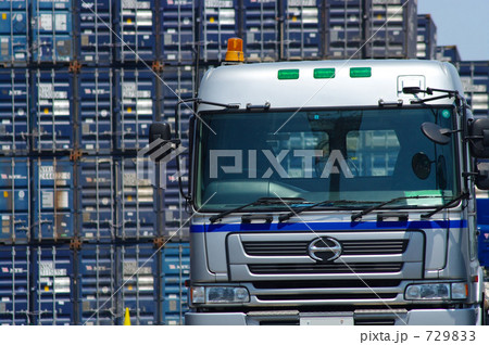 トレーラーとコンテナ 729833