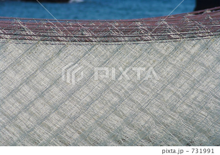 陽光のもと、網を干す 陽光のもと、網を干す 731991