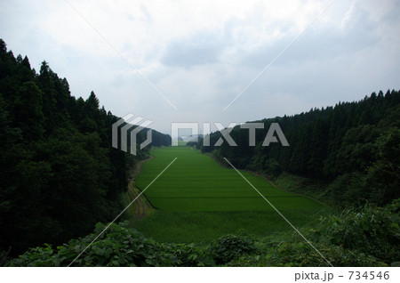 山間の田園 734546