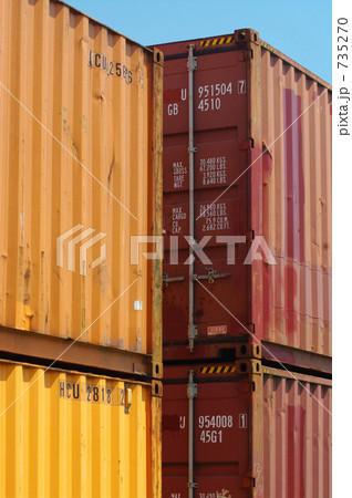 積まれたコンテナ 735270