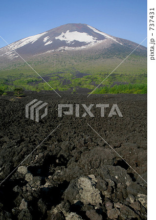 岩手山と焼走り溶岩流 737431