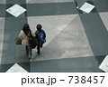 738457