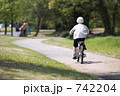 742204