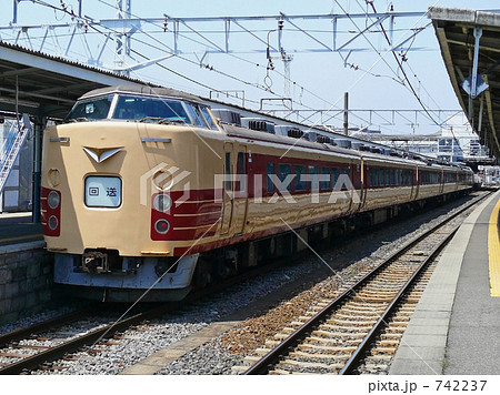 742237