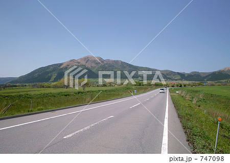 やまなみハイウェイ 瀬の本高原付近から猟師山 やまなみハイウェイ 瀬の本高原付近から猟師山 747098