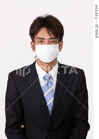 マスクをしたビジネスマン 748394
