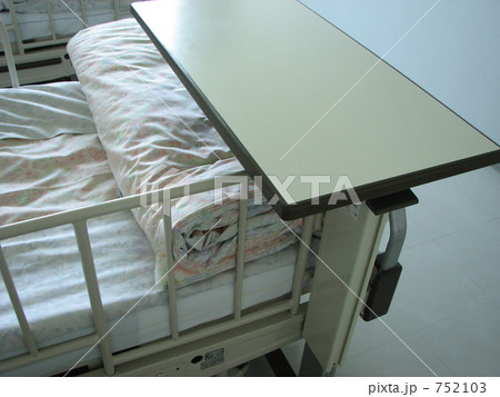 病室　ベット 752103