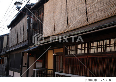 京都の祇園白川の町並み 京都の祇園白川の町並み 753101