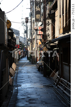 京都の先斗町の街並み 京都の先斗町の街並み 753111