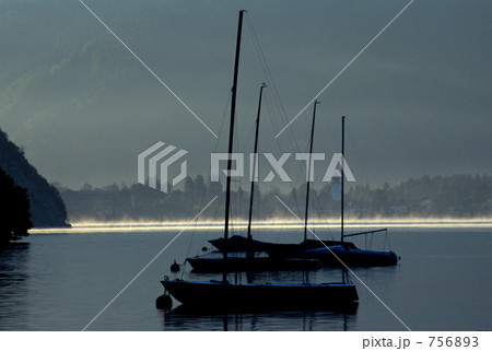 朝霧の湖畔 756893