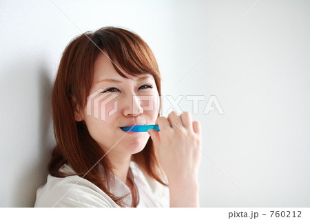 歯みがき中 760212