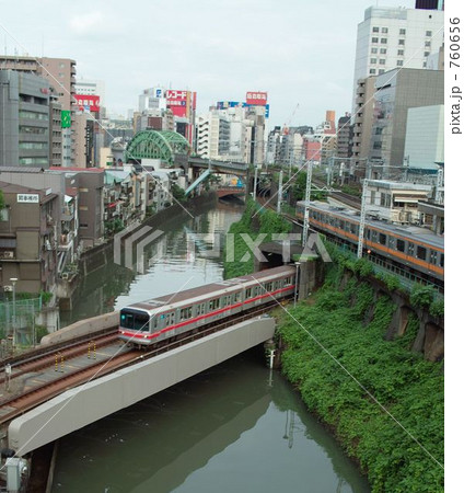 神田川を渡る丸の内線 760656
