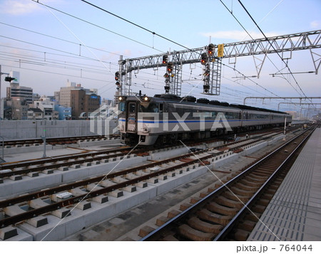 はまかぜ到着 764044