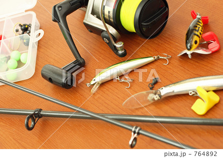 スポーツフィッシュング ルアー釣りの準備とつり竿 スポーツフィッシュング ルアー釣りの準備とつり竿 764892