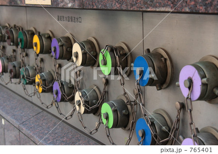 街角カラフル 765401