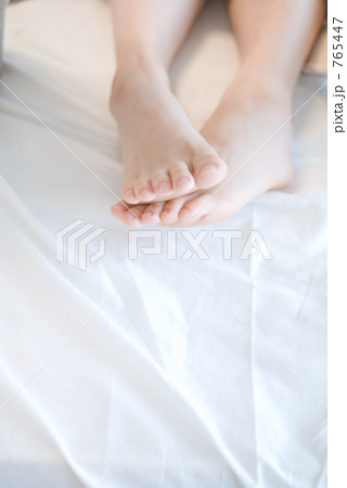 女の子の素足 765447
