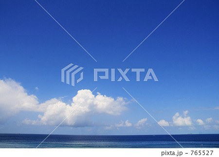 モルディブの海、空、青。浮かぶリゾート モルディブの海、空、青。浮かぶリゾート 765527