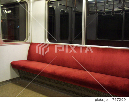 電車の座席 767299