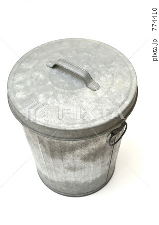 古びたブリキ製のバケツイメージに。 古びたブリキ製のバケツイメージに。 774410
