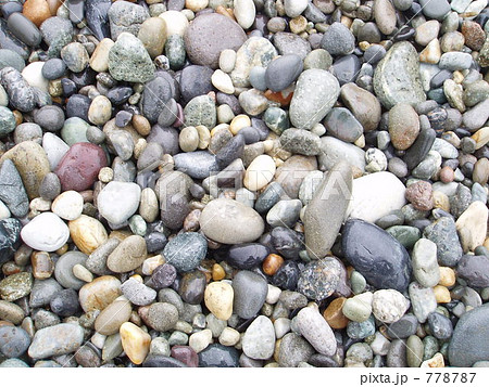 富山のヒスイ海岸の波打ち際にて 778787