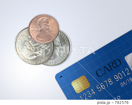 コインとクレジットカード 782576