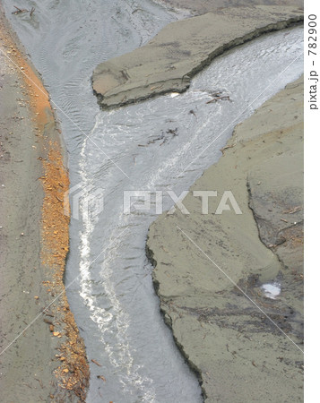 渇水のダム湖 渇水のダム湖 782900