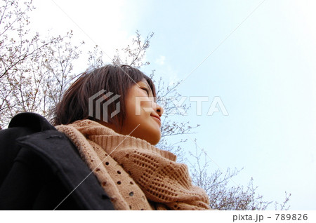 見つめる先には 見つめる先には 789826