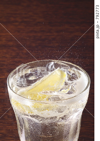 792773