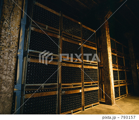 スペイン・リオハワイン地下貯蔵庫 793157