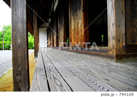 縁側のある家の写真素材