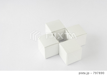 797890