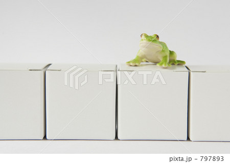 797893