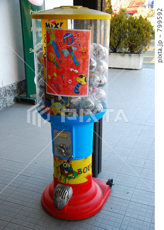 フィレンツェへ向かう途中の高速のサービスエリアにあるガチャポン 799592