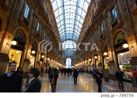 ヴィットーリオ・エマヌエーレ2世のガッレリアの内部 ヴィットーリオ・エマヌエーレ2世のガッレリアの内部 799759